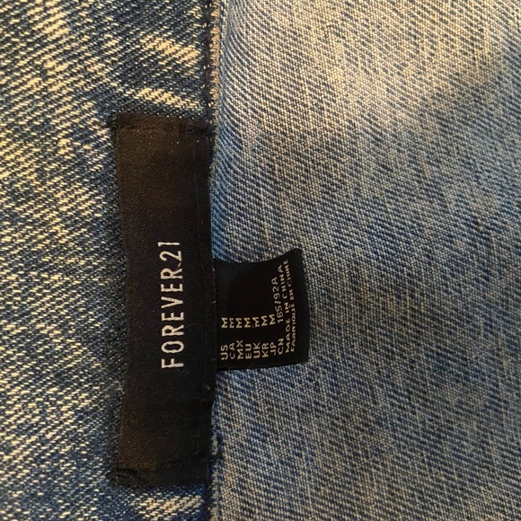 Forever 21 distressed denim jacket size medium in perfect condition. - Picture 2 of 3